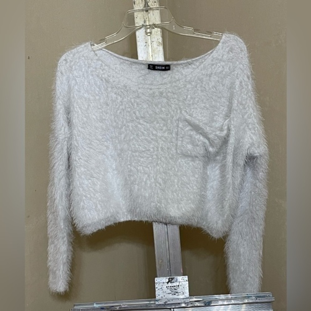 SHEIN WINTER WHITE CROPPED FUZZY TOP SZ SMALL